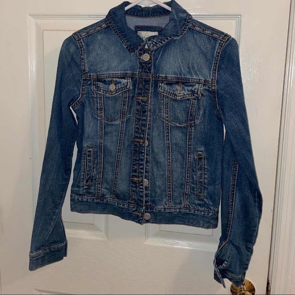 Cute jean jacket size S!I outgrew it though:(